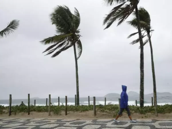 Inmet emite alerta amarelo para vendaval em SP, RJ e ES; veja previsão