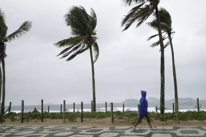 Inmet emite alerta amarelo para vendaval em SP, RJ e ES; veja previsão
