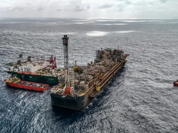 Petroleiros pedem Petrobras mais estatal e menor repasse a acionistas