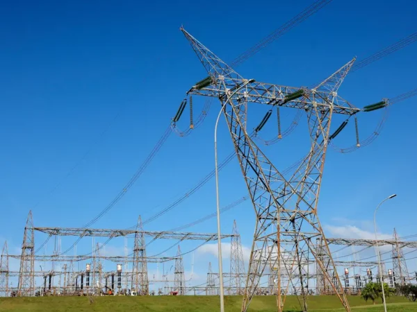 Consumidores poderão escolher fornecedores de energia a partir de 2027