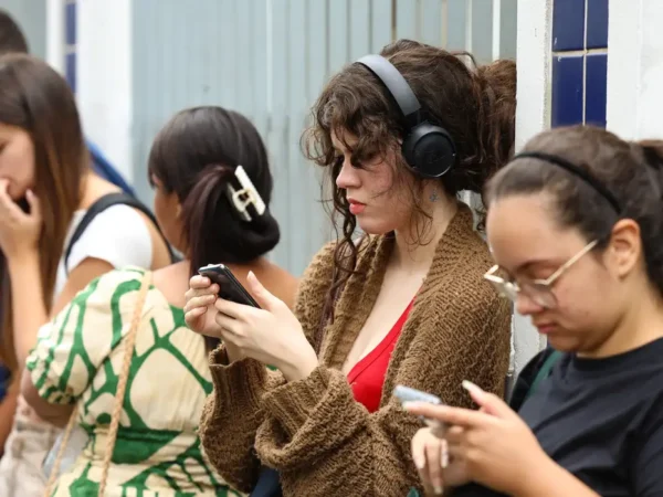 Desigualdades marcam formalização do trabalho entre jovens brasileiros