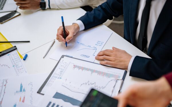 Mercado reduz projeção da Selic para 13,50%