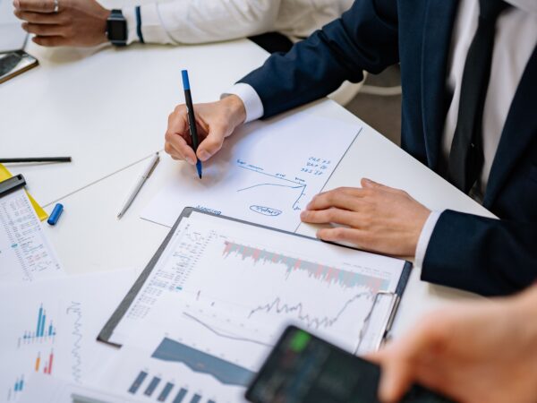 Mercado reduz projeção da Selic para 13,50%