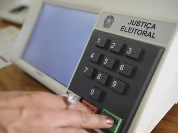 Presidente do TSE diz que 90% das urnas estão prontas para as eleições