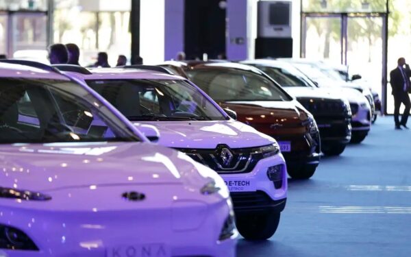 Pesquisa revela diferenças entre homens e mulheres na busca por seguro; 83% usam carro para trabalhar 