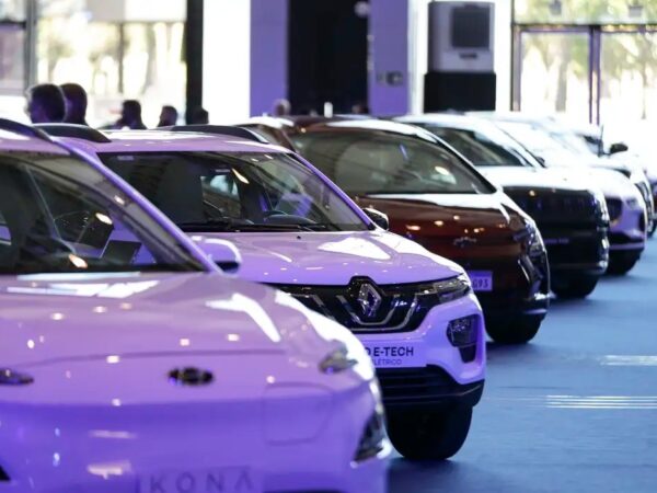 Pesquisa revela diferenças entre homens e mulheres na busca por seguro; 83% usam carro para trabalhar 