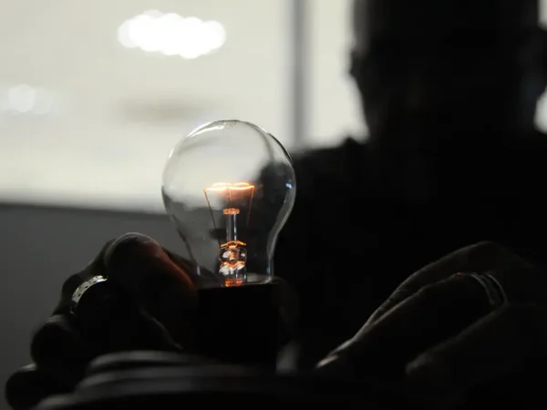 Alta da energia pressiona inflação, eleva custos de produção e ameaça crescimento da economia global 