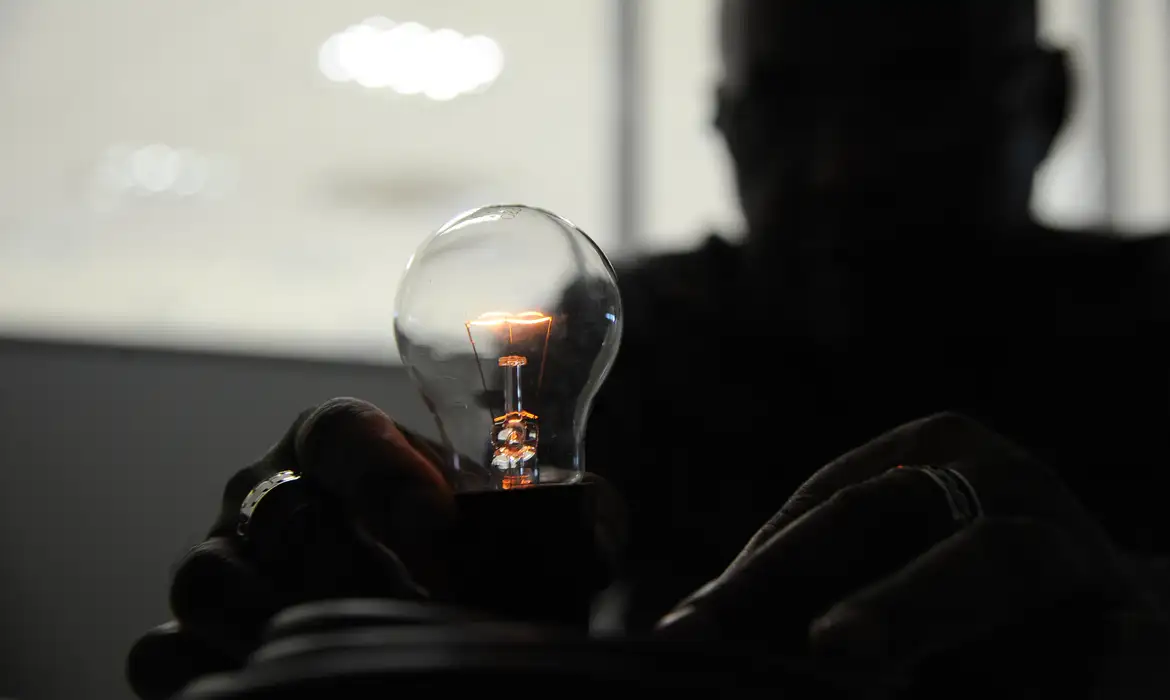 Alta da energia pressiona inflação, eleva custos de produção e ameaça crescimento da economia global 