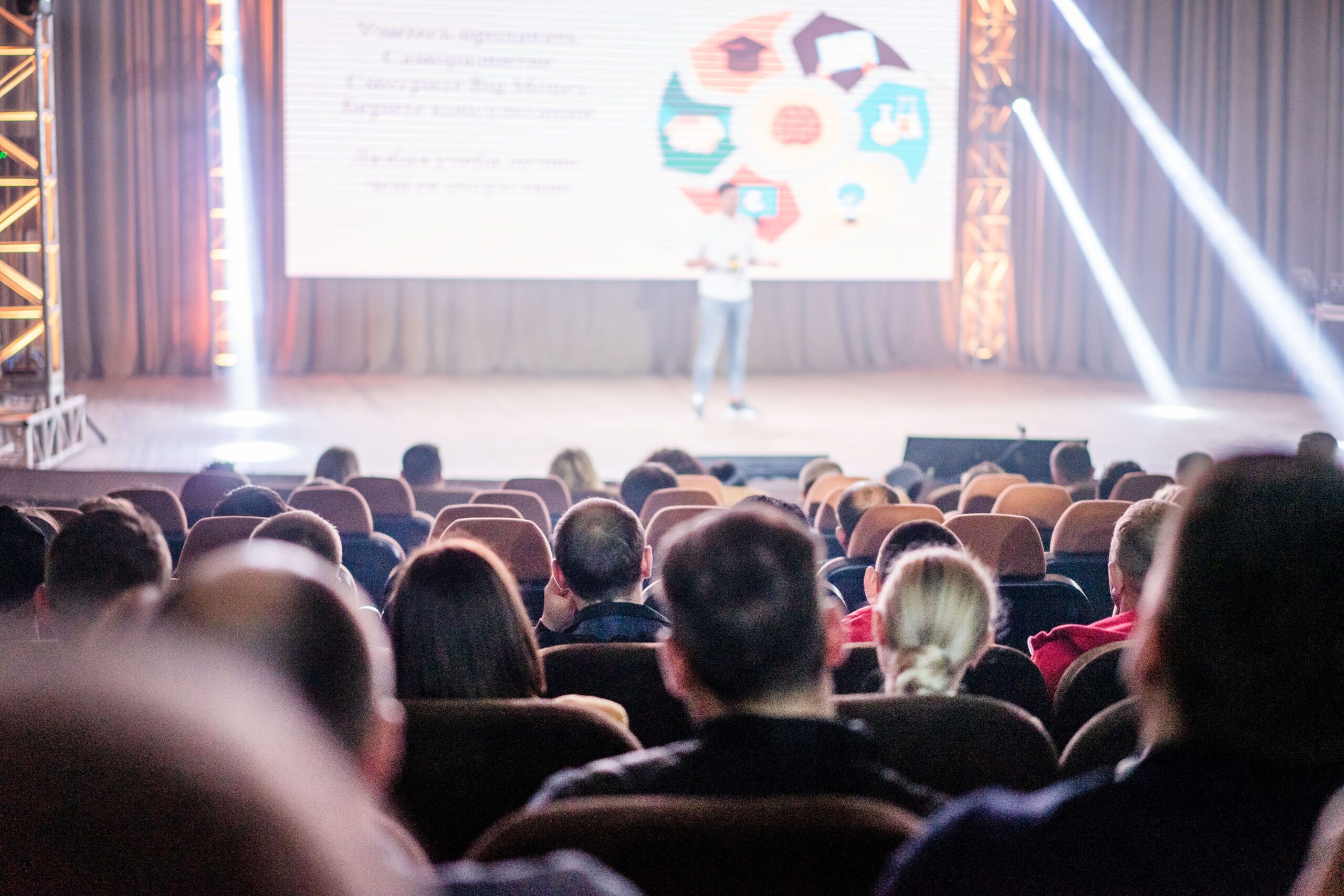 Eventos corporativos em 2027 devem priorizar experiências personalizadas, tecnologia e retorno financeiro