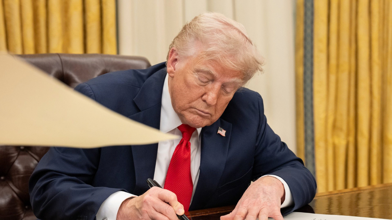 Trump diz acompanhar de perto eleição brasileira e não declara apoio
