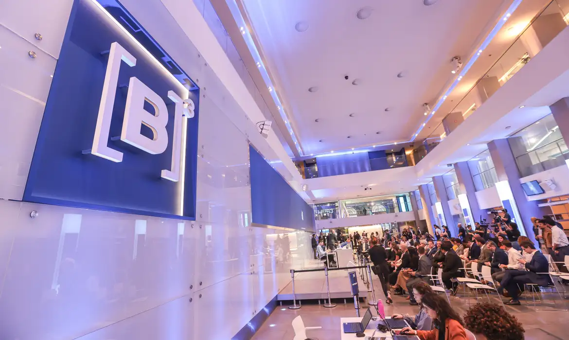 Ibovespa tem 2ª melhor marca após 1º turno com alívio externo e trade eleitoral