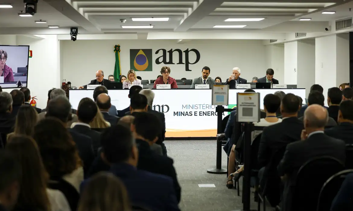 Leilão da ANP arrecada R$ 3 bilhões com a venda de 49 blocos